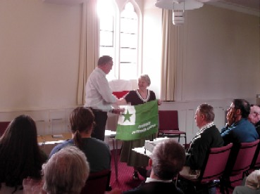 Jean Bisset hands over the Esperanto flag to Llandudno